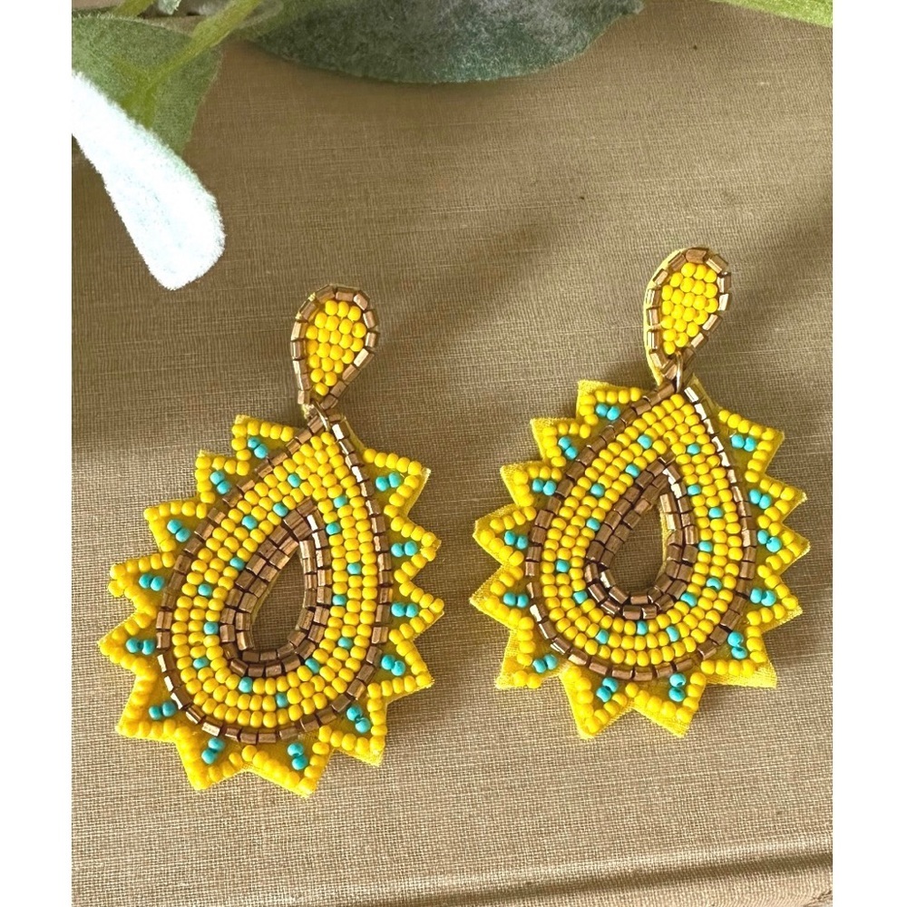 Boutique Yellow seed bead earrings
